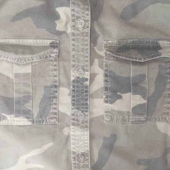 Abercrombie & Fitch Size XS Camo Button Down Long Sleeves - Picture 6 of 13